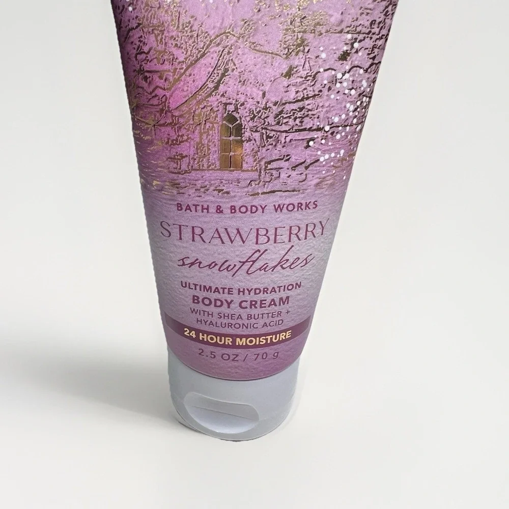 Bath &‎ Body Works Strawberry Snowflakes Body Lotion Ultimate Hydration 2.5 oz